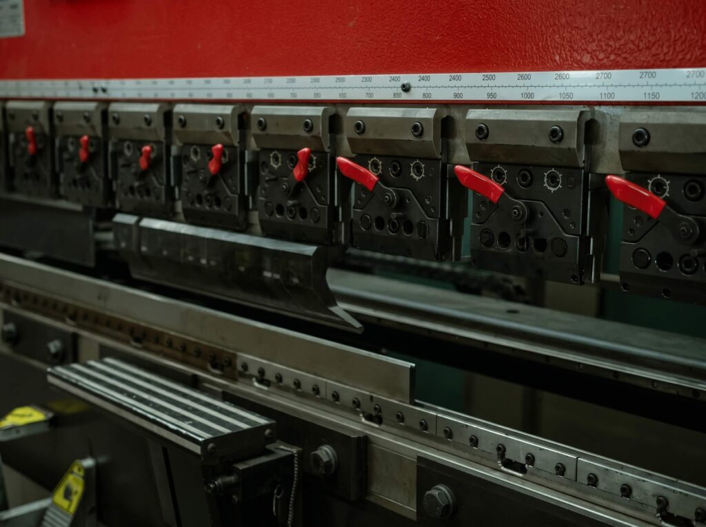 Utensili per presse piegatrici CNC a 6 assi