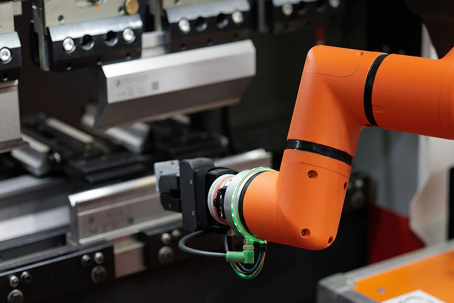 Automated robotic arm scaling medical device fabrication