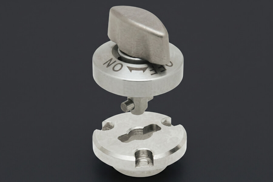 Quarter-turn panel fastener