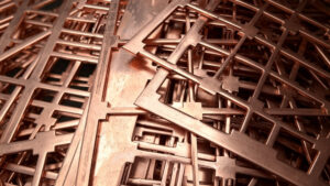 esqueleto de chapa de cobre después del corte por láser CNC