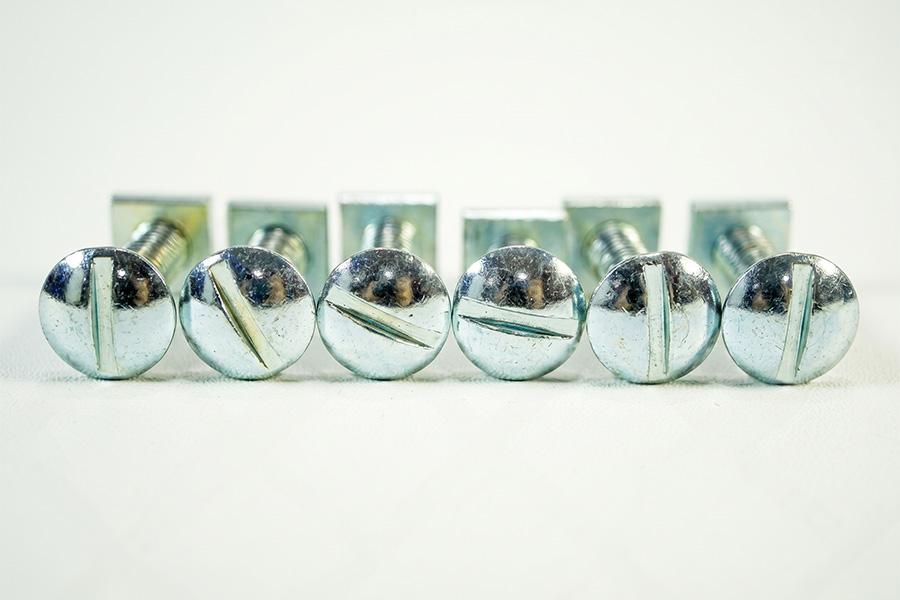 Clear blue trivalent zinc plating on fasteners