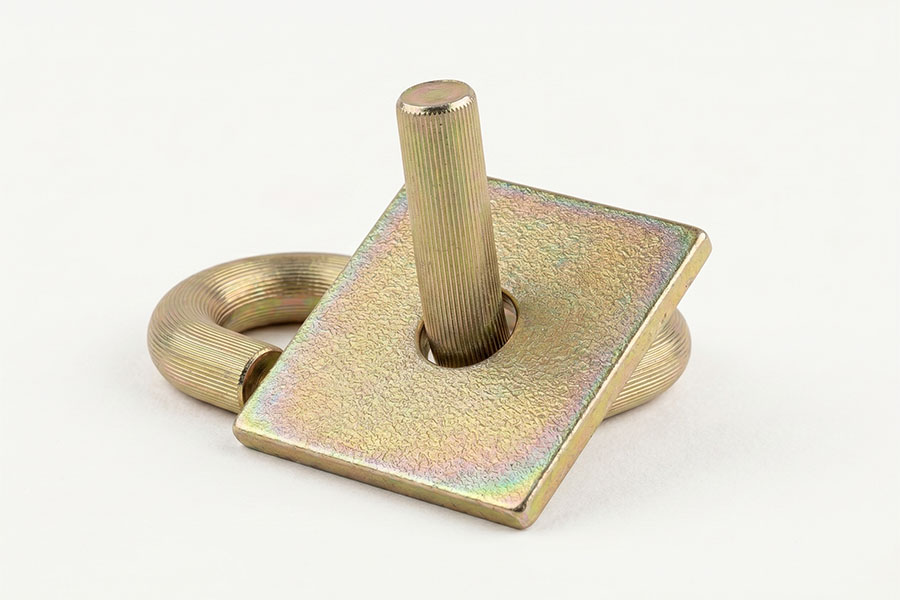 Yellow iridescent zinc plating on metal parts