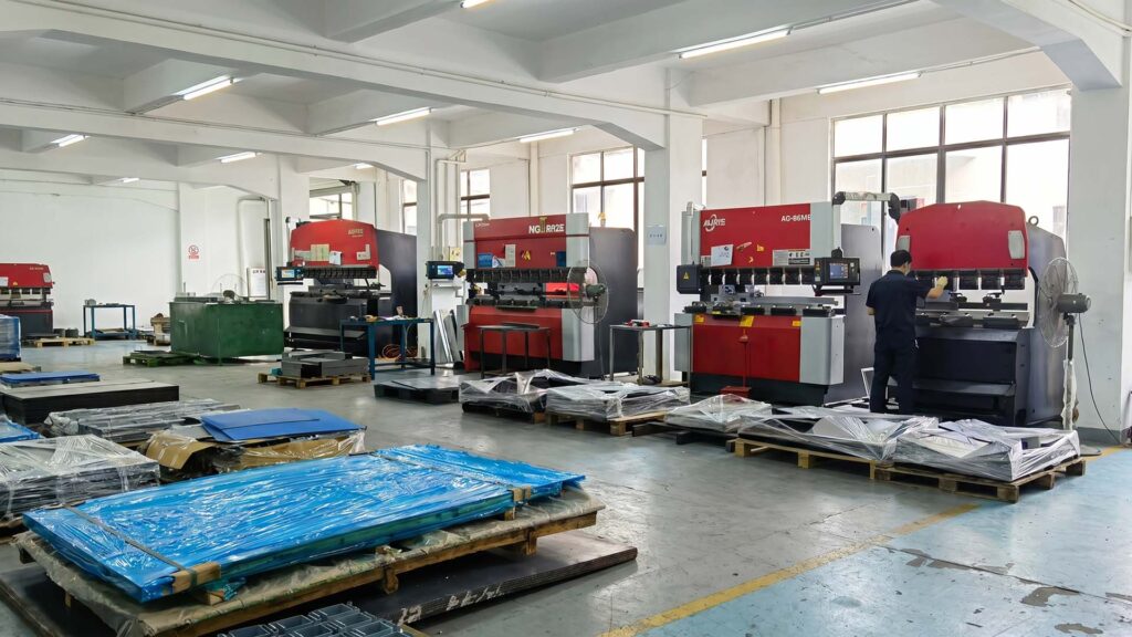 ShincoFab: moderno stabilimento di lavorazione della lamiera dotato di presse piegatrici CNC