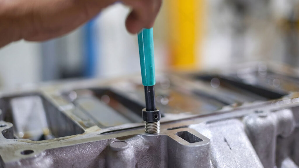 Macro of specialized Helicoil installation tool fixing thread