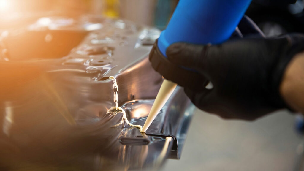 Applying silicone sealant to sheet metal seams